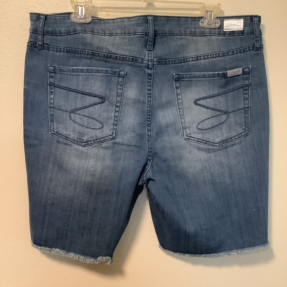 Seven 7 Women’s Sunset light distressed frayed hem Bermuda shorts size 16‎ - Picture 4 of 6